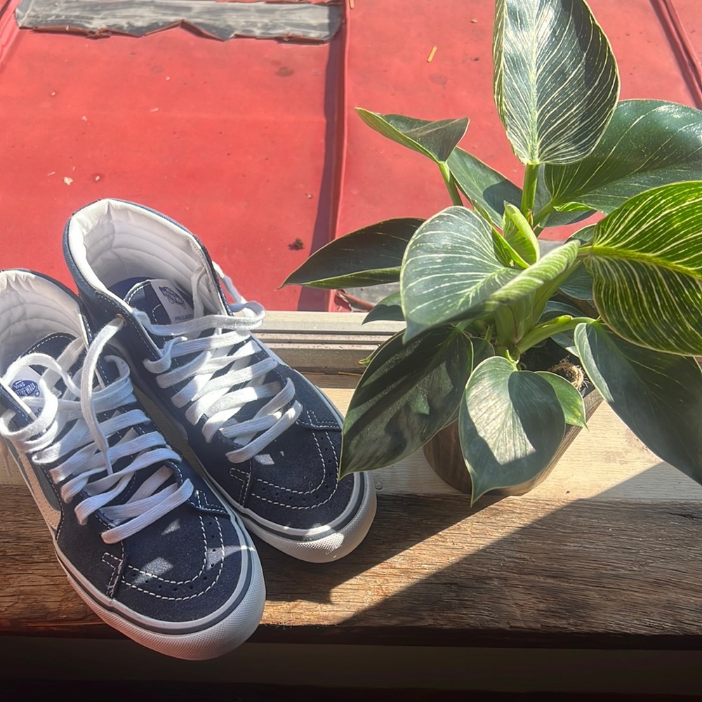 navy+white high top vans- perfect condition